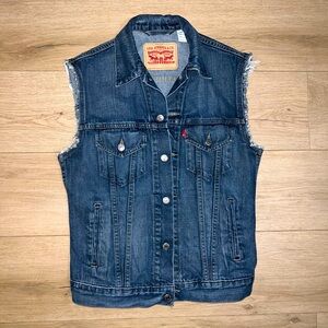 SZ S- Men’s Levi’s cut off jean/denim vest
